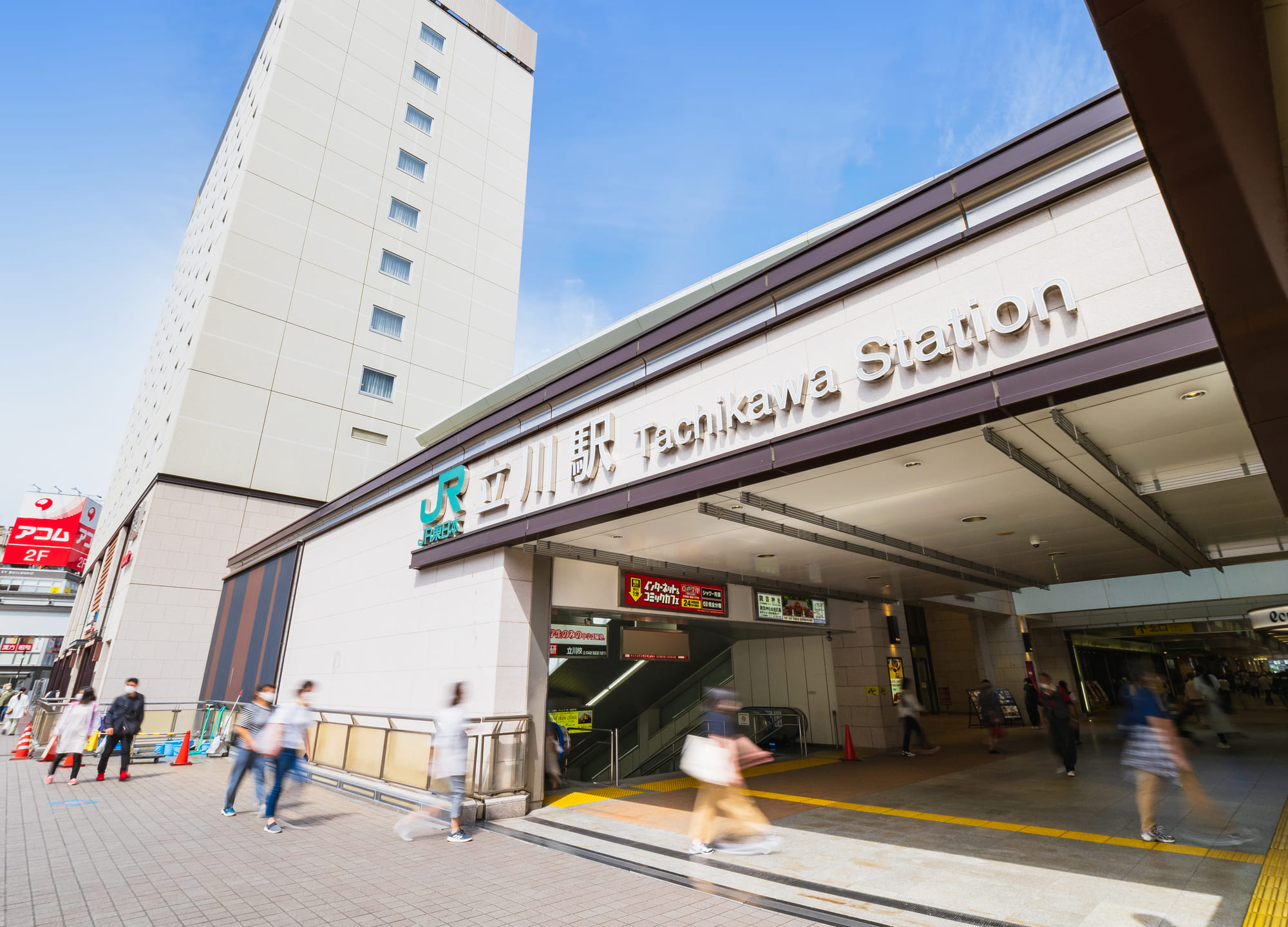 東京郊外の多摩地域では最も賑わっている立川エリア。駅周辺には商業施設や飲食店が立ち並び、多くの人で賑わっています。日本人メンズエステは立川駅周辺に30店舗以上あり、ほとんどが南口周辺に密集しています。出張に対応している店舗は少なく、マンションのワンルームを使用しているお店が多いようです。料金相場は60分10,000円前後と都内よりお得に利用できますが、なかには90分20,000円程度の高級店も存在します。ぽっちゃりセラピストに特化したお店や大人の女性に特化したお店など、様々なコンセプトのお店があるので好みに合わせて楽しめるでしょう。立川エリアにお越しの際はぜひメンズエステにも足を運んでみてくださいね。